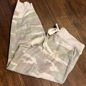 Aerie Women’s Size Large Camo Sweatpants